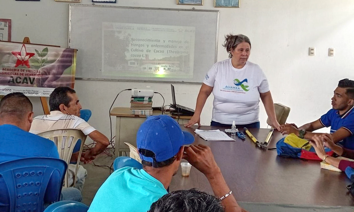 ACAV fortalece conocimientos sobre manejo fitosanitario del cacao en Barinitas