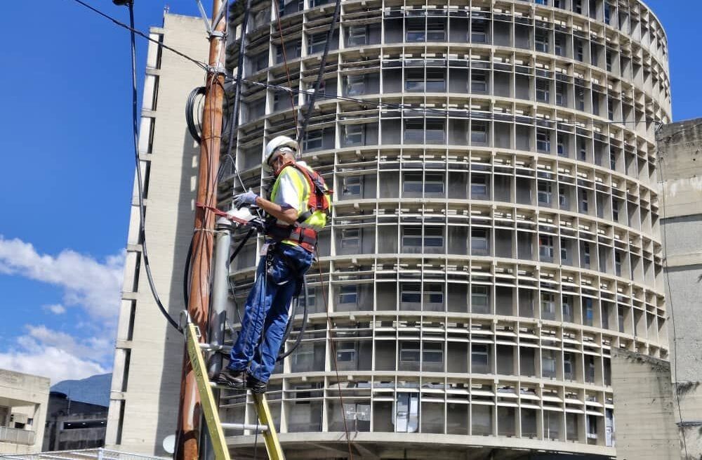 Cantv conecta con fibra óptica al Hospital Universitario de los Andes en Mérida