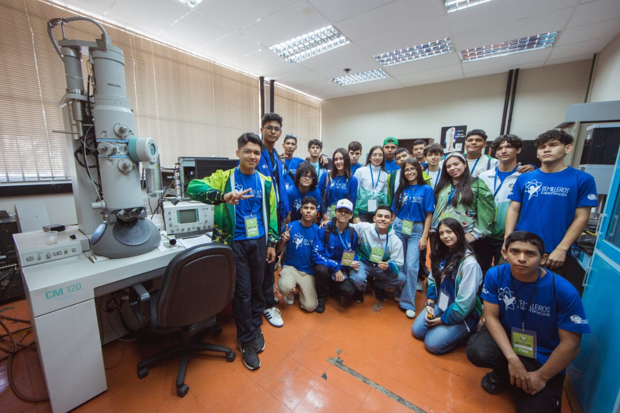 Talentos de la Olimpiada de Nanotecnología exploran laboratorios del IVIC