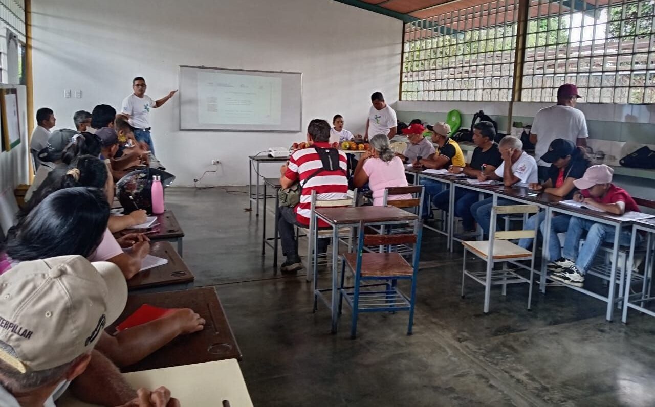 Gobierno Bolivariano fortalece el conocimiento científico para la selección de materiales élite de cacao en Barinas