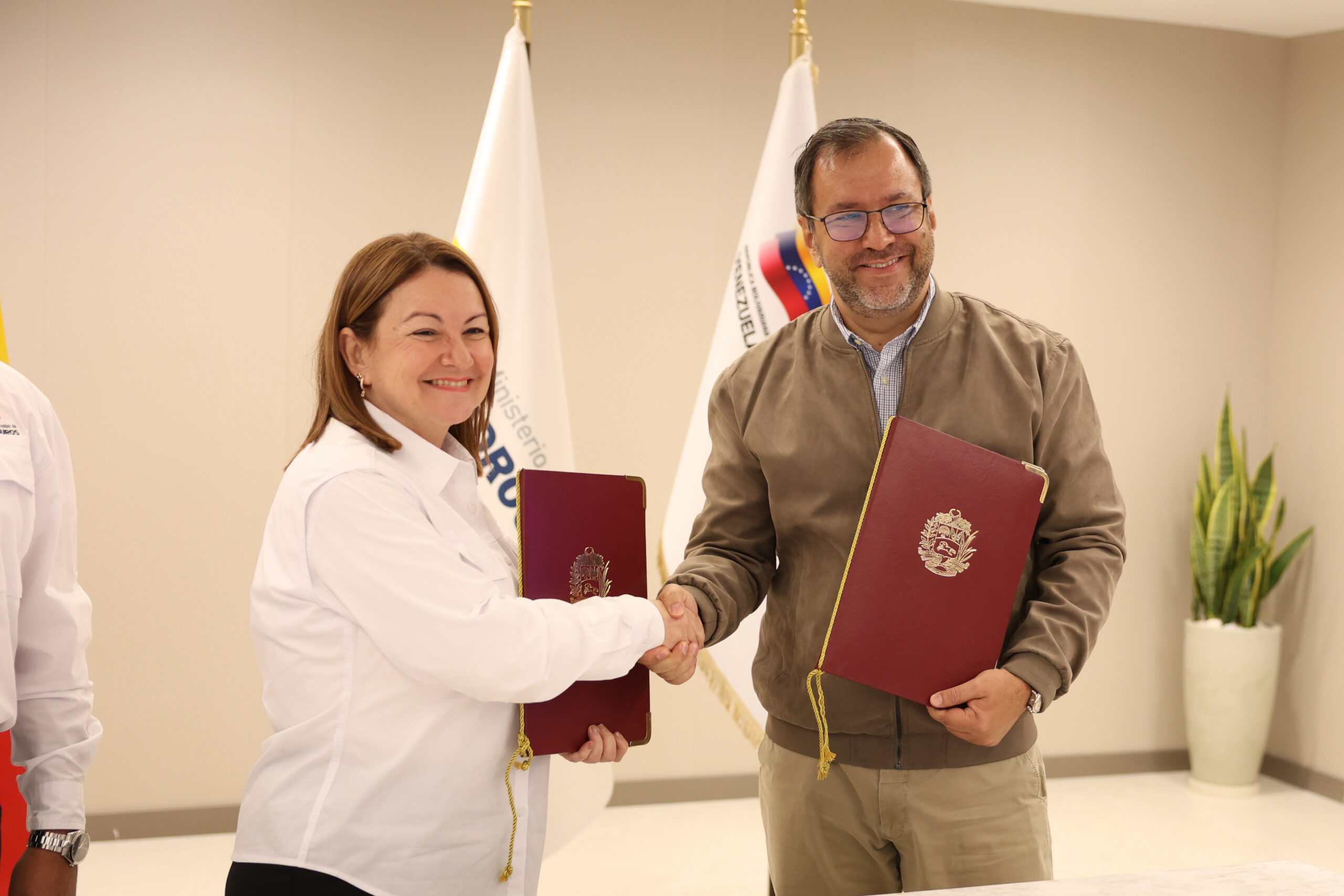 Mincyt y MinHidrocarburos suscriben convenio para potenciar el desarrollo energético nacional