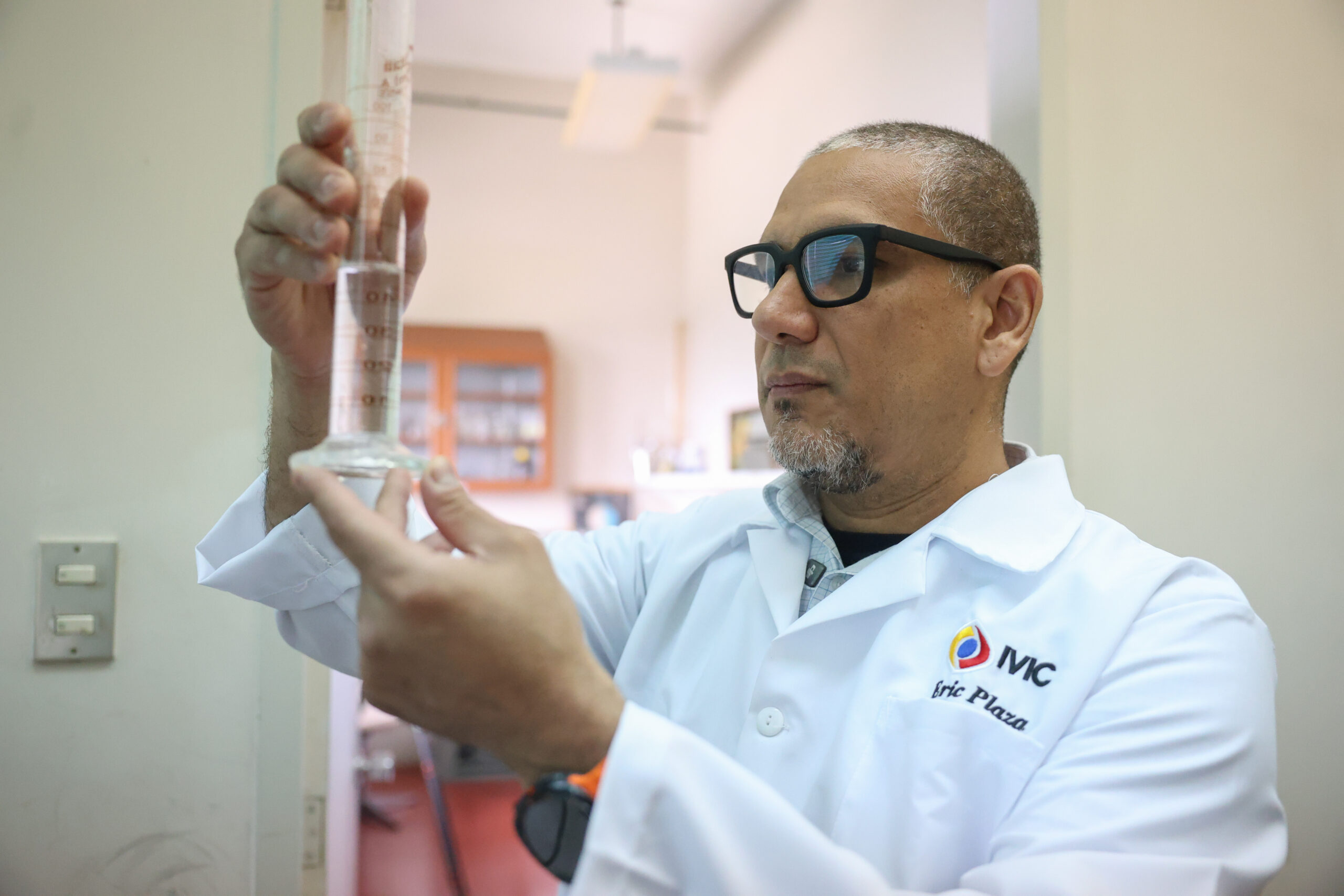 Investigadores del IVIC desarrollan nanoburbujas con potencial antibacteriano para el tratamiento de agua