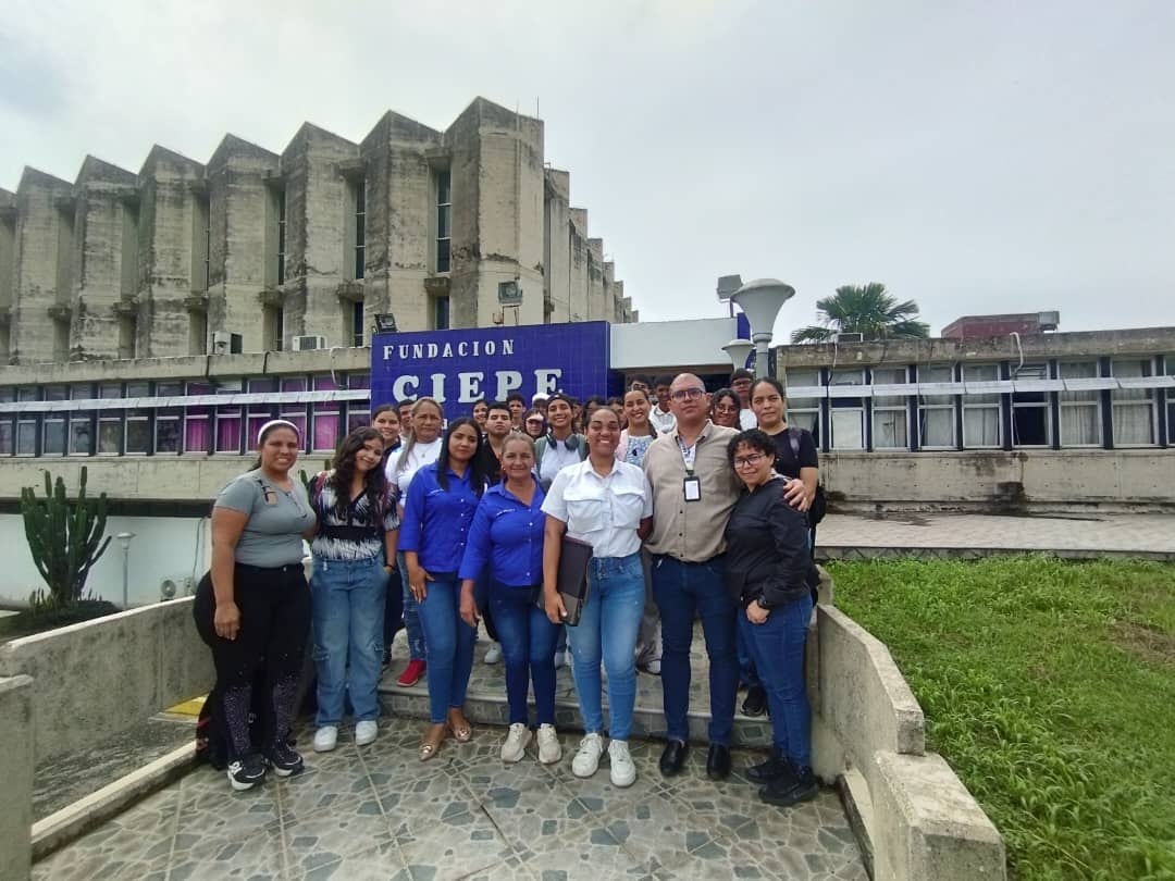 Estudiantes de la Unesr fortalecen sus conocimientos académicos con visita guiada en la Fundación Ciepe