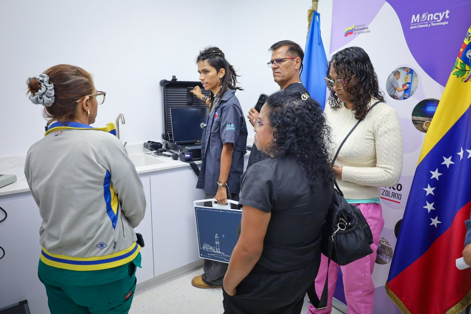 Ciudad Caribia fortalece su atención en salud pública con instalación de equipo de rayos x donado por el OIEA